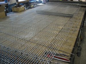 The process of weaving AIANO hand-woven mesh 